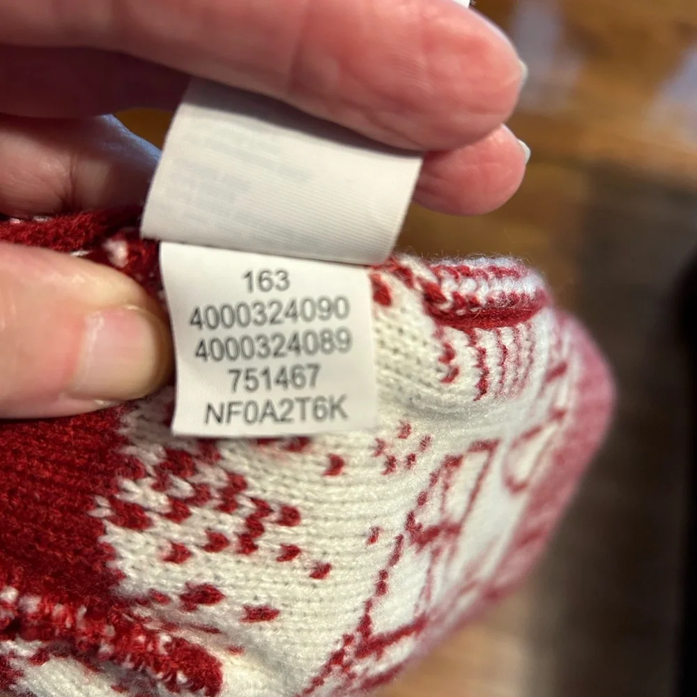 North Face Unisex / gender neutral winter toboggan hat with a beanie Pom. - Picture 7 of 7